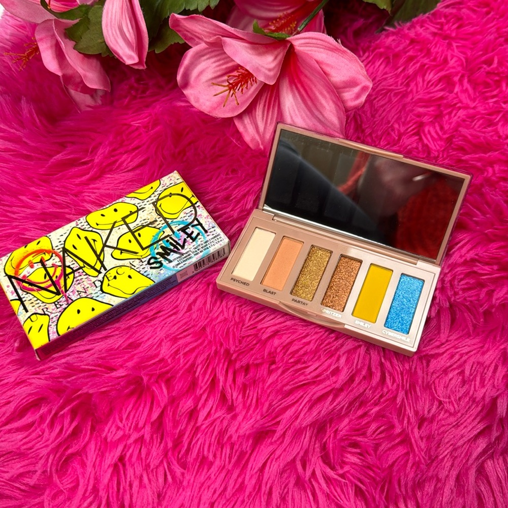 NEW Urban Decay Smiley eyeshadow palette